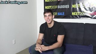 NEXT DOOR AUDITION - Amateur solo muscly man milks schlong after audition (Audition amateur)