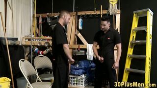 Fuck and suck threeway gets underway (Matt Stevens, Hunter Vance)