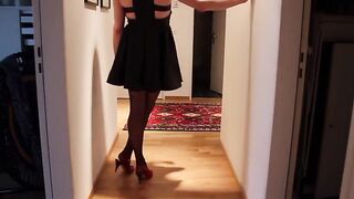 Dressed in Leather skirt and red high heels play till cum