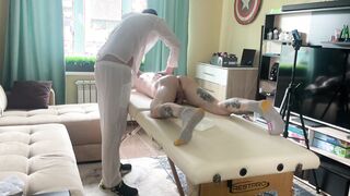 Dicky masseuse screws nicely-shaped twunk during rubdown