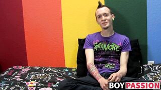 Punk rock twink Chris Jett masturbates and cums