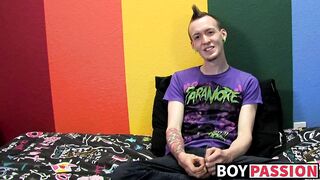 Punk rock twink Chris Jett masturbates and cums