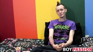 Punk rock twink Chris Jett masturbates and cums