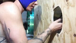 Muscle Hunks Gloryhole Blowjob6666