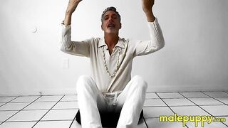 Yoga master Richard Lennox did some chakra yoga meditation through foot worship