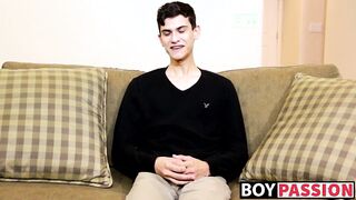 Twink is impossible to stop from jerking off after interview