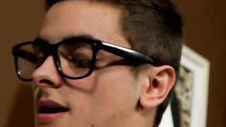 Nerdy guy with glasses sucked off before bareback sex