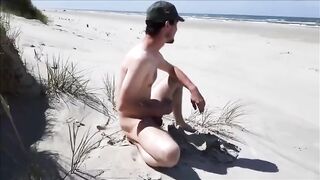 Exhibtionist jerking at the beach