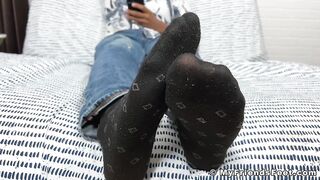 MY FRIENDS FEET - Handsome black hunk Dallas massages and shows his yummy feet