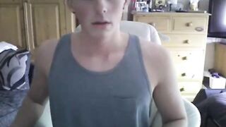 Nice amateur twunk flashes his enormous dinky on cam