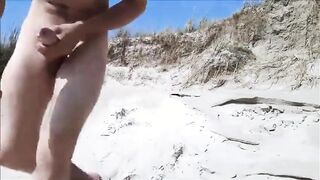 Exhibtionist fapping at the beach again