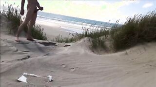 Exhibtionist fapping at the beach again