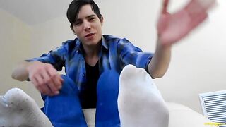 MANPUPPY - Ultra-Kinky nubile wants you to idolize his soles (Aiden Valentine)