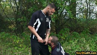 HOMO DUDE X - Domino footballer with sneakers fetish barebacks BOYFRIEND outdoor