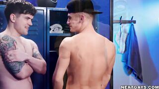 Gym bros Payne and Trevor shag in locker bedroom