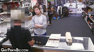 Pawn youngster three-way pulverized and inhaled in pawn supermarket office