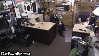 Fag pawn likes 3way dicksucking and assbanging in office