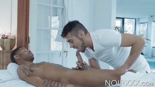 Black jock Leon Reddz cums while Dante Colle anal pounds him