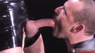 Wet dick blowing with hardcore fisting for muscular dudes