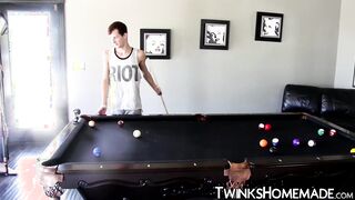 Tattooed hunk Elijah Young invites two friends for hot 3way