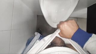 Nutting in the douche at the mall - euyurigaucho.com.br