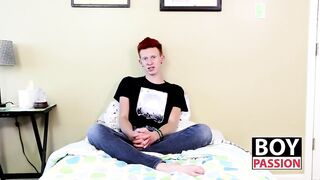 Twink Dylan Mermaid takes a break to jerk it off for fans