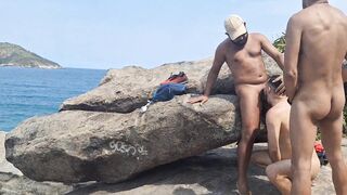 ORGIA NO CONDOM NA PRAIA DE NUDISMO