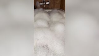 Fapping with bubbles in the douche