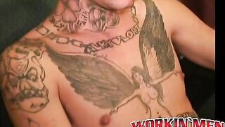 Inked amateur plays with his dick and comes on his stomach