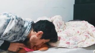 He wakes up his gf by munching her puss