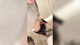 Teenager dude wank off Random dude in the public rest room understall and make him spunk