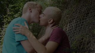 Buzzcut twink Gabriel Paris deepthroats Jamie Kelvins cock