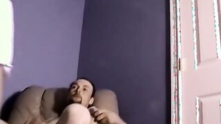 Ugly bearded dude masturbates his rock hard pecker fast