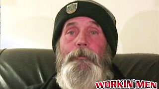 Hobo amateur grandpa jerking himself off with his huge beard