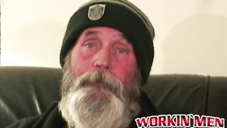 Hobo amateur grandpa jerking himself off with his huge beard