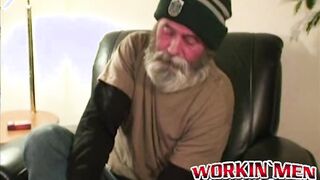 Hobo amateur grandpa jerking himself off with his huge beard