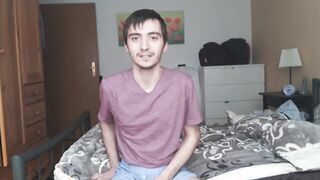 Heißer Twink-Striptease mit Handjob vor der Webcam