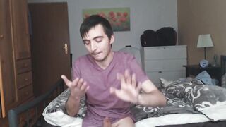 Heißer Twink-Striptease mit Handjob vor der Webcam