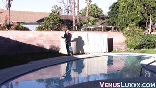 Pretty shemale Venus Lux ass stretches a horny muscular hunk