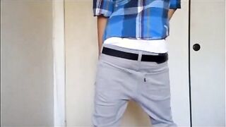 Twink Amateur Gets Off on Sagging