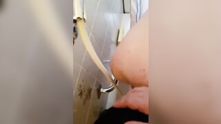 Alter schläft mit einem Jungen beim Amateur-Blowjob