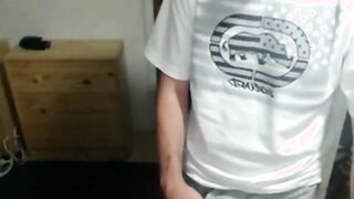 Nerdy Twink Cums on Cam