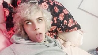 Stunning Feminen Femboy Hanapups Masturbating